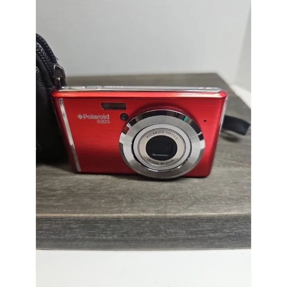 Polaroid‎ iE826 18.0MP 8x Zoom Compact Digital Camera With Battery For Parts